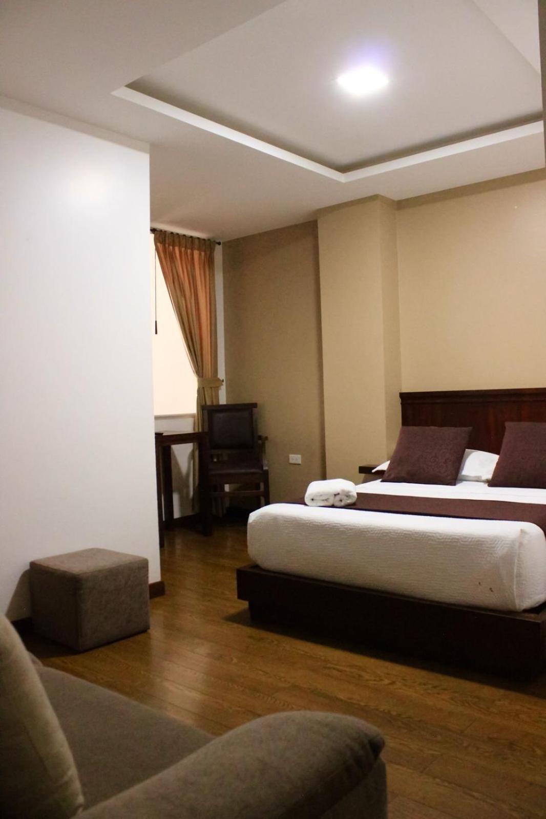 Hostal Camil 로하 외부 사진