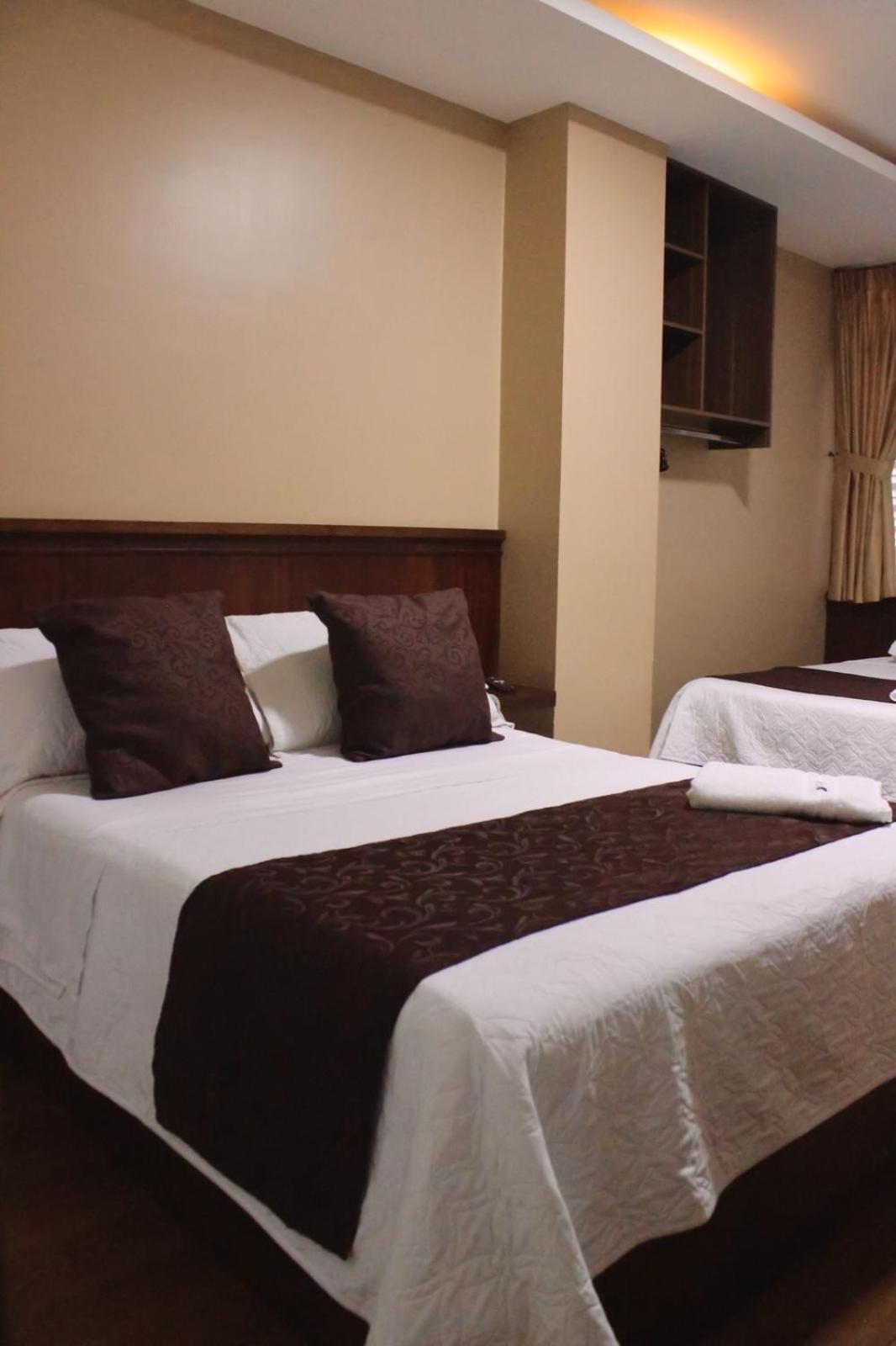 Hostal Camil 로하 외부 사진