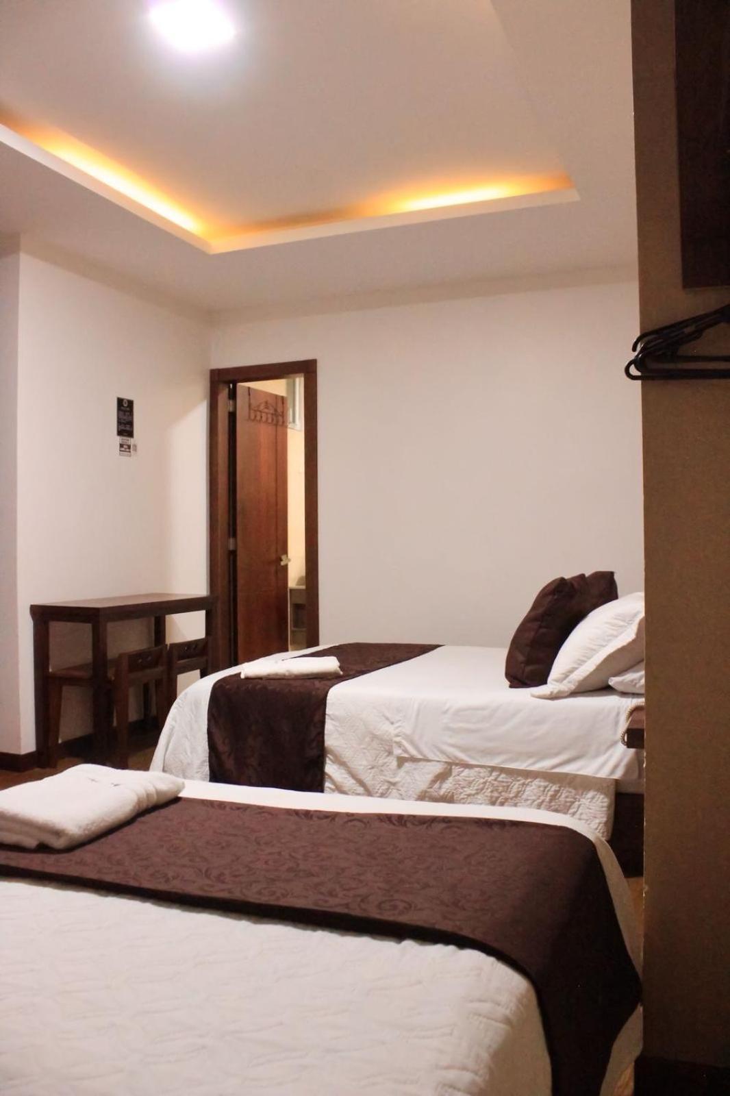 Hostal Camil 로하 외부 사진