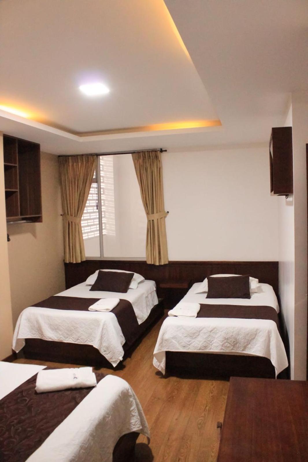 Hostal Camil 로하 외부 사진